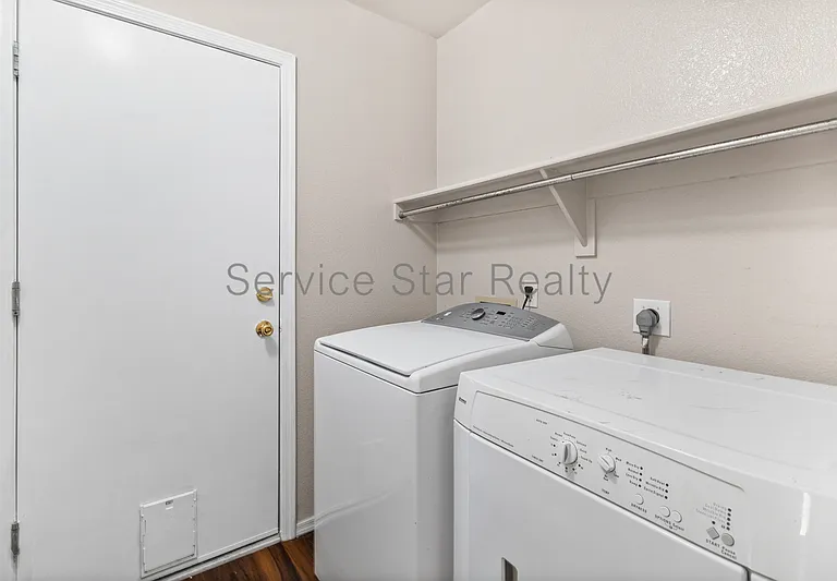 1318 E Saint John Rd — Photo 10