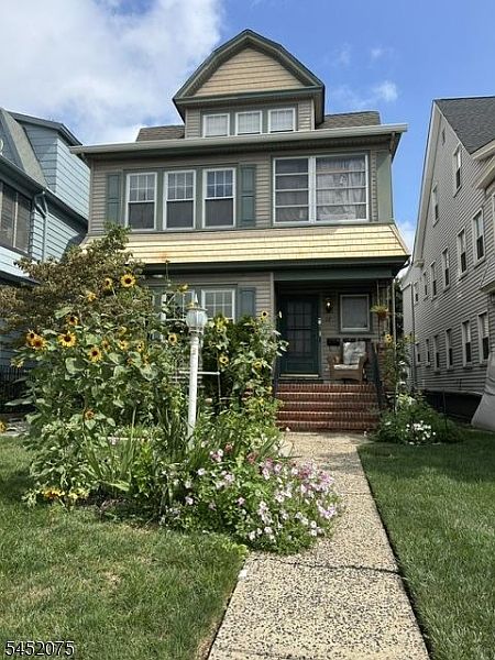 1st image of 17 Mount Pleasant Ave