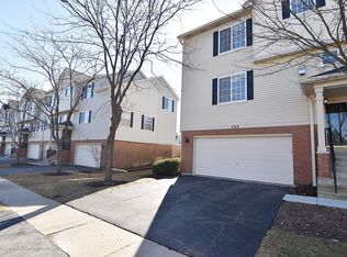 430 Evergreen Cir, Gilberts, IL 60136