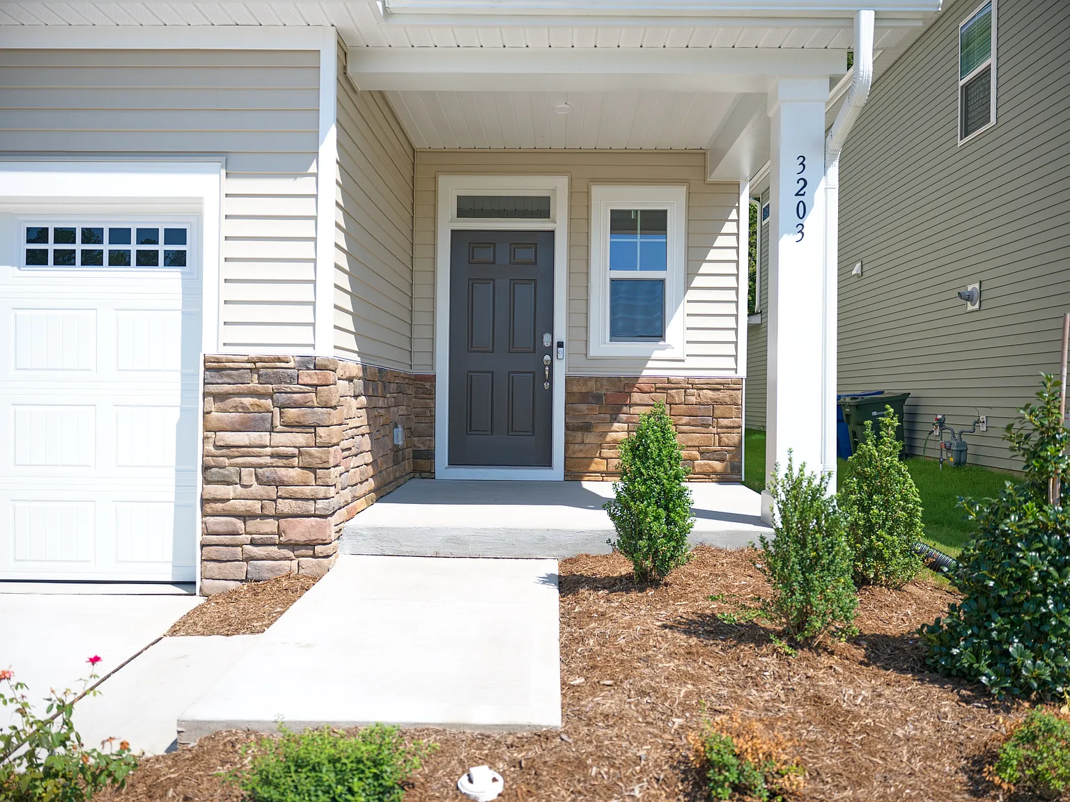 4 bed, 2581 sqft, $2,650 — Photo 4