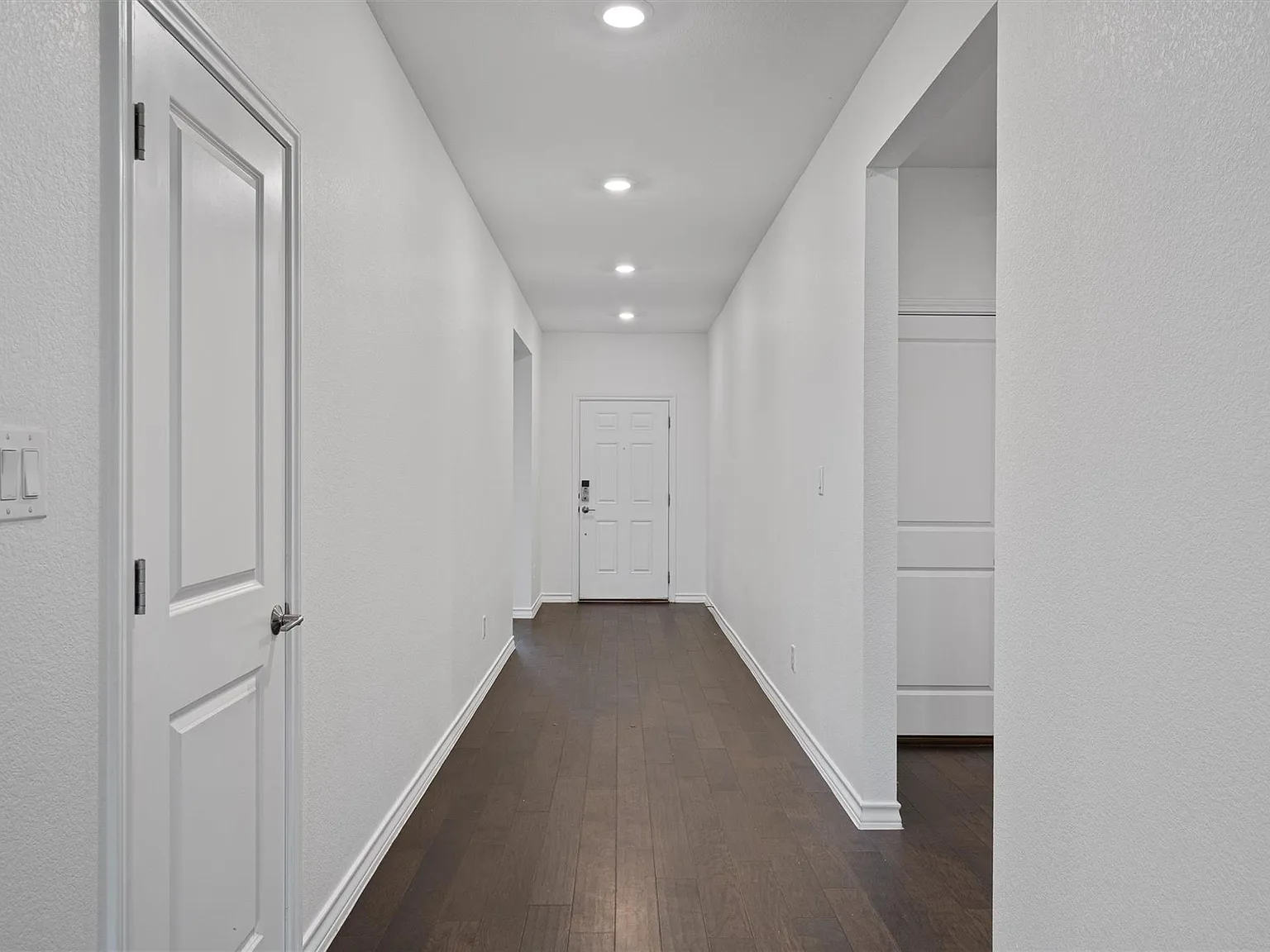 4 bed, 2.5 bath, 2253 sqft, $3,000 — Photo 4