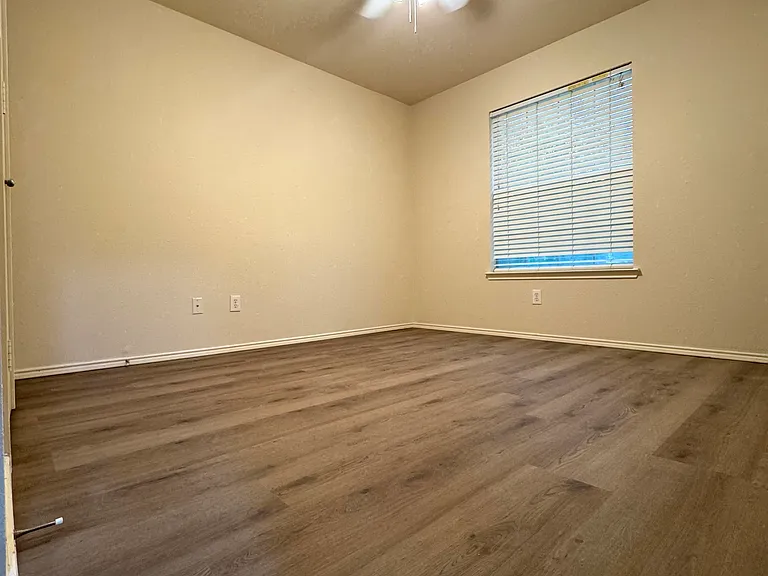 1625 Mineral Springs Dr — Photo 10