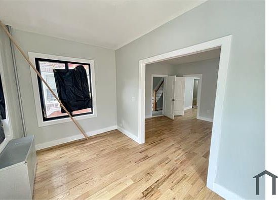 2nd image of 1855 Andrews Ave S