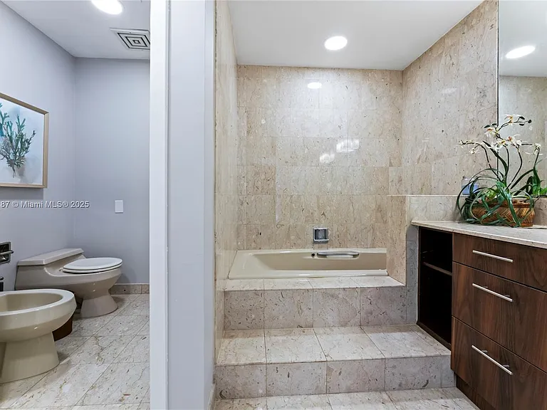 19133 Fisher Island Dr #19133 — Photo 44