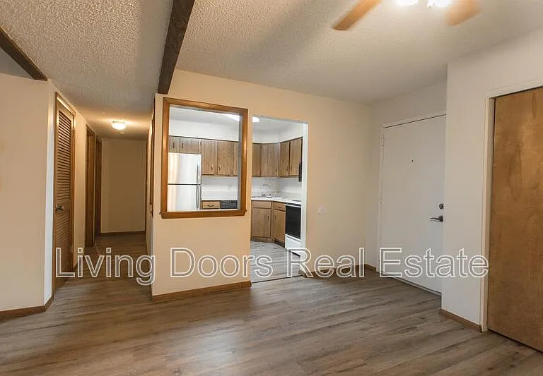 1935 N Lincoln Ave #106 — Photo 5
