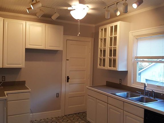 5th image of 1014 Carlisle Ave