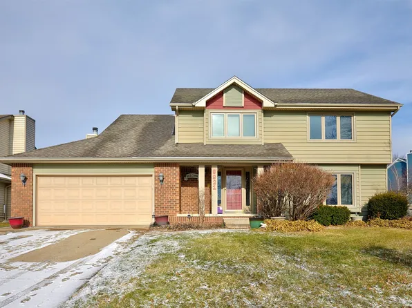 9921 Tanglewood Dr, Urbandale, IA 50322