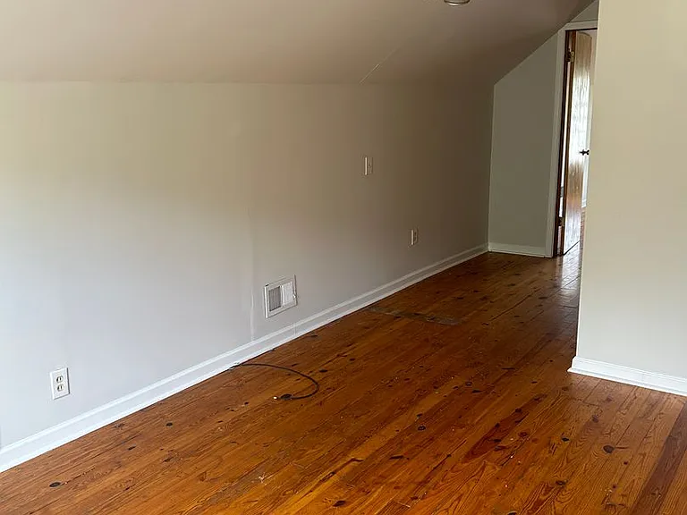 636 Cardinal Ln — Photo 22