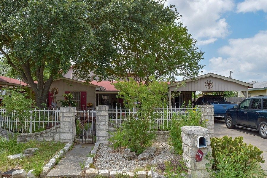 1st image of 214 Barbuda St