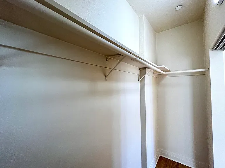 312 N Palm Dr — Photo 21