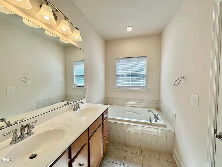 1004 Waymaker Ct — Photo 1