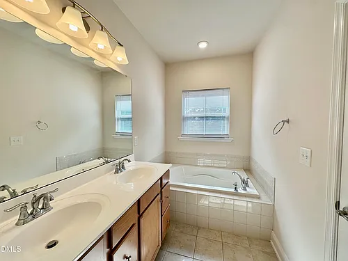 1004 Waymaker Ct Photo 1