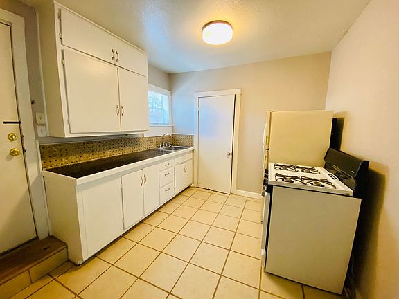 3rd image of 2623 26th St #B