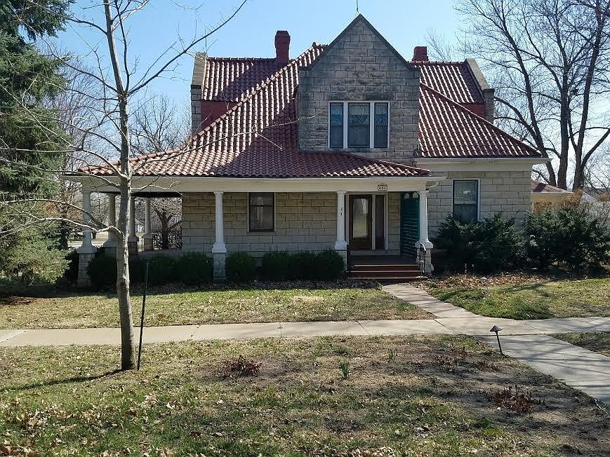 1st image of 605 Columbia St