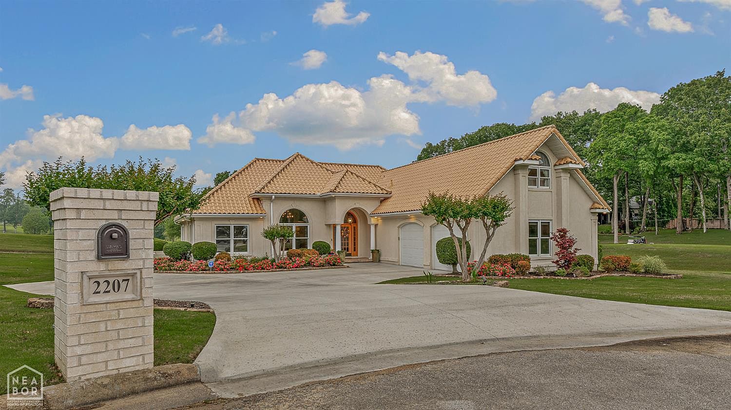 2207 Doral Cv