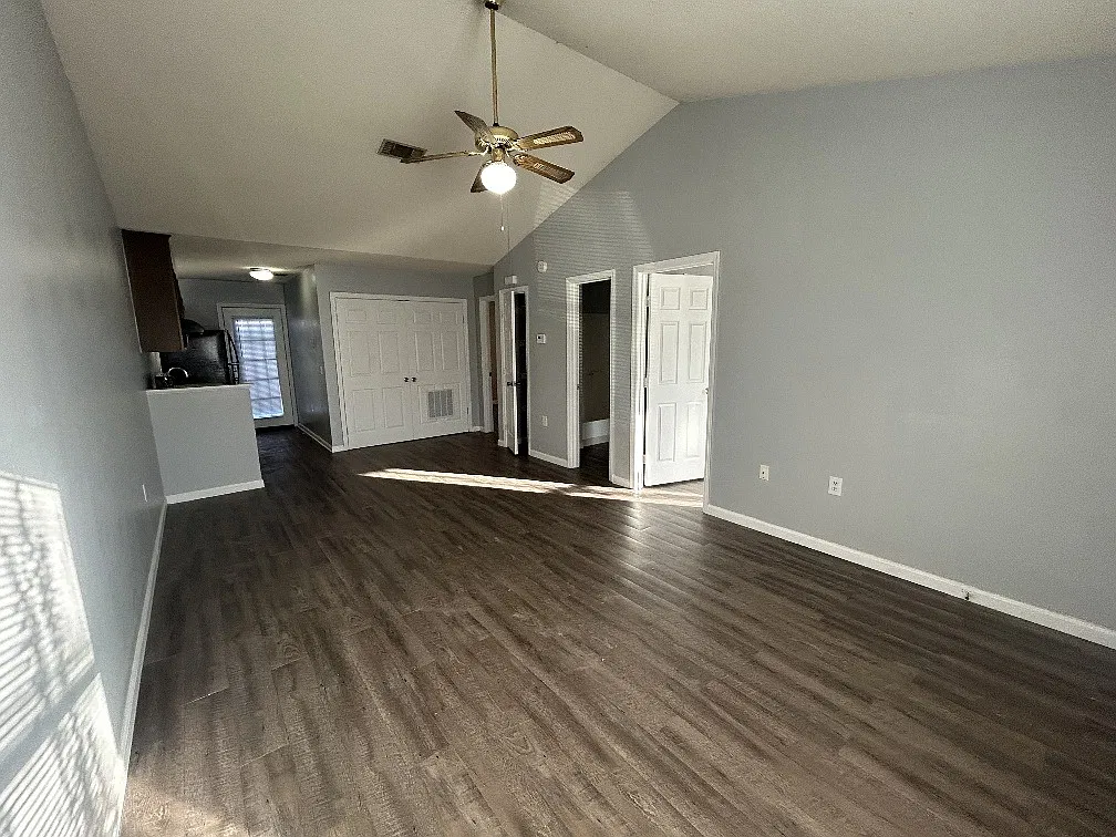2 bed, 975 sqft, $1,000 — Photo 2
