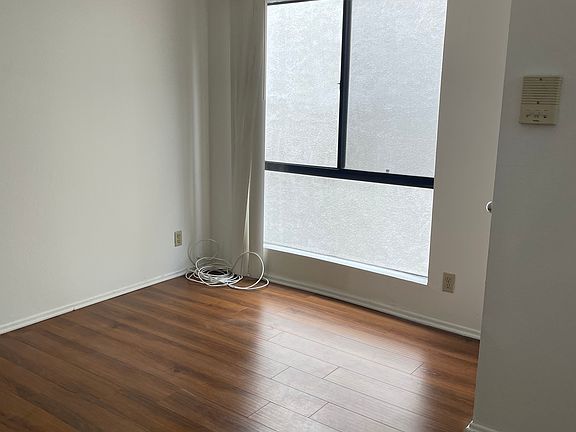 4th image of 2110 Colby Ave APT 201