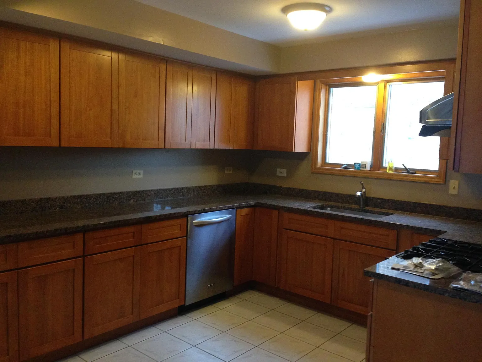 6 bed, 2.5 bath, 1886 sqft, $765 — Photo 3