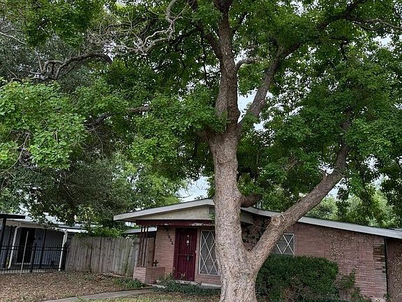 4th image of 1826 W HUTCHINS PL