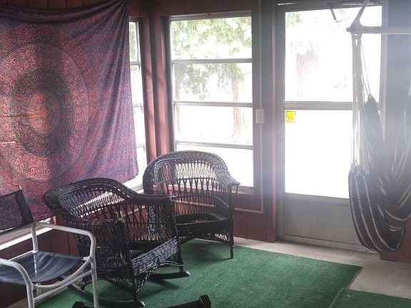3rd image of 96 Fleetwood Ave