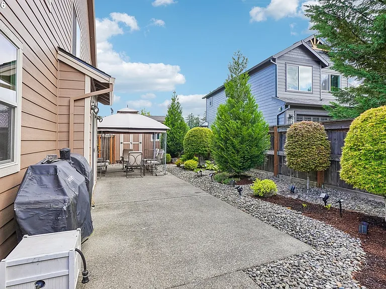 286 SE Condor Dr — Photo 6
