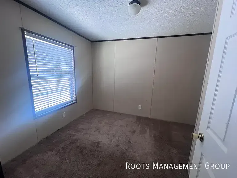2433 S Riverside Dr #41 — Photo 1