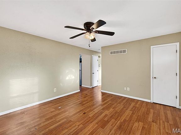 3rd image of 2715 Creekwood Manor Ln