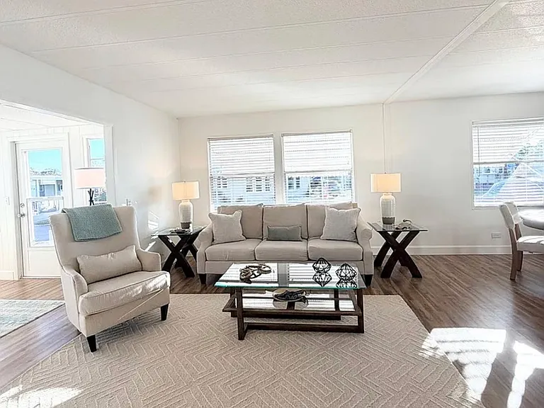 482 Outer Dr — Photo 12