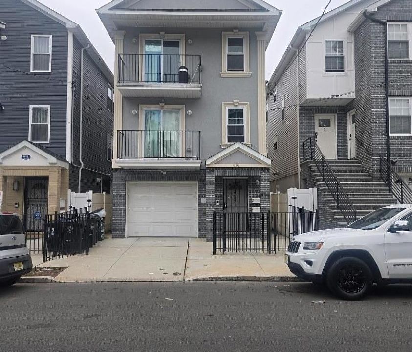 1st image of 919 S 18th ST