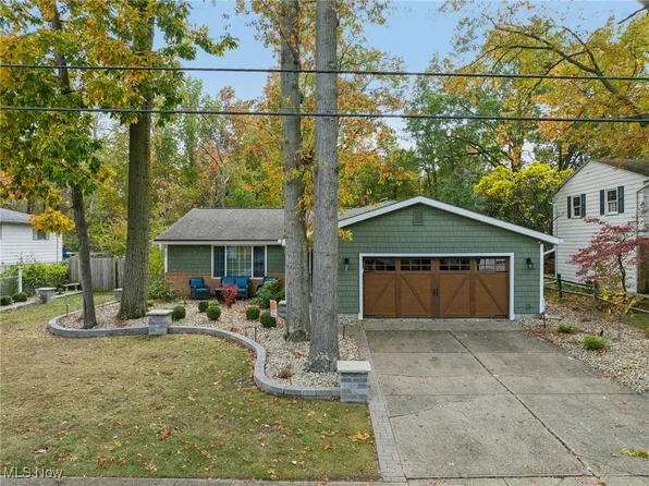 5001 Hollyview Dr, Vermilion, OH 44089