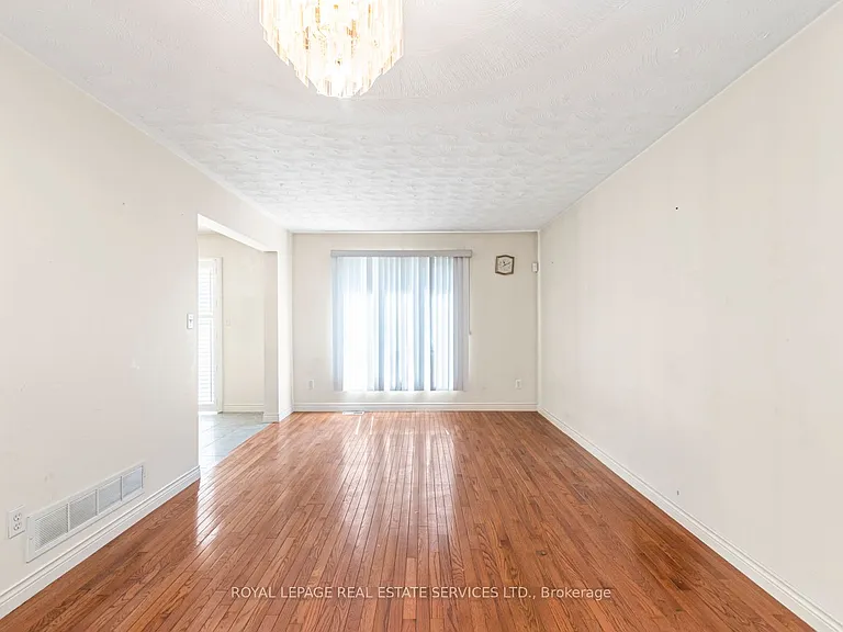 206 Bay St N — Photo 5