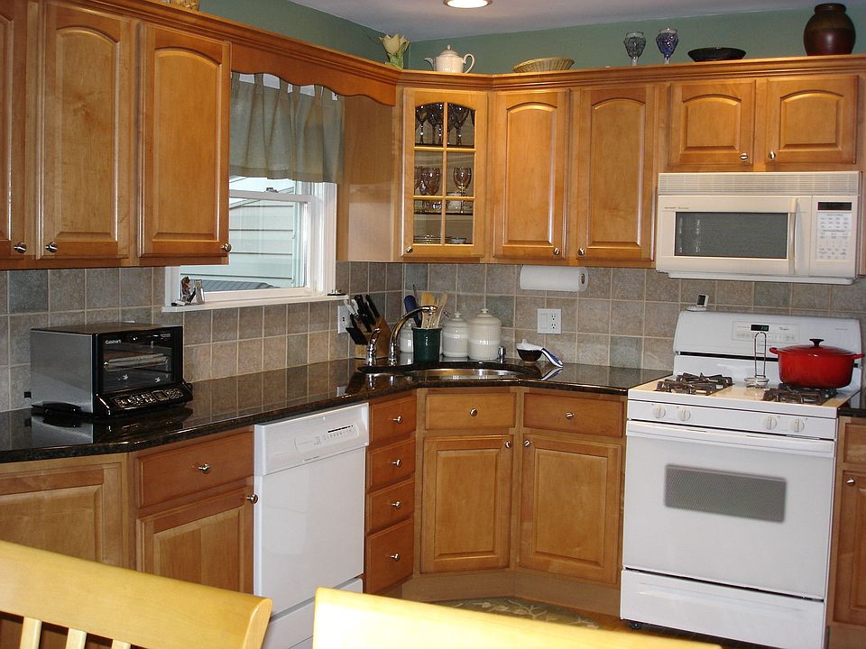 2nd image of 517 Eisenhower Ave