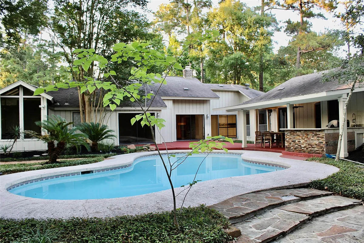Photo 1 of 39 - 9 Willowherb Ct - The Woodlands, TX Primary Photo - 9 Willowherb Ct