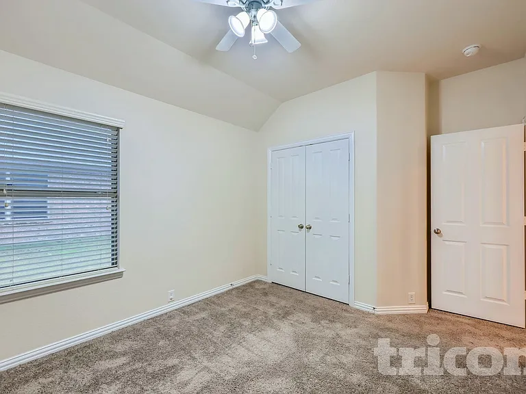 2927 Albares — Photo 8