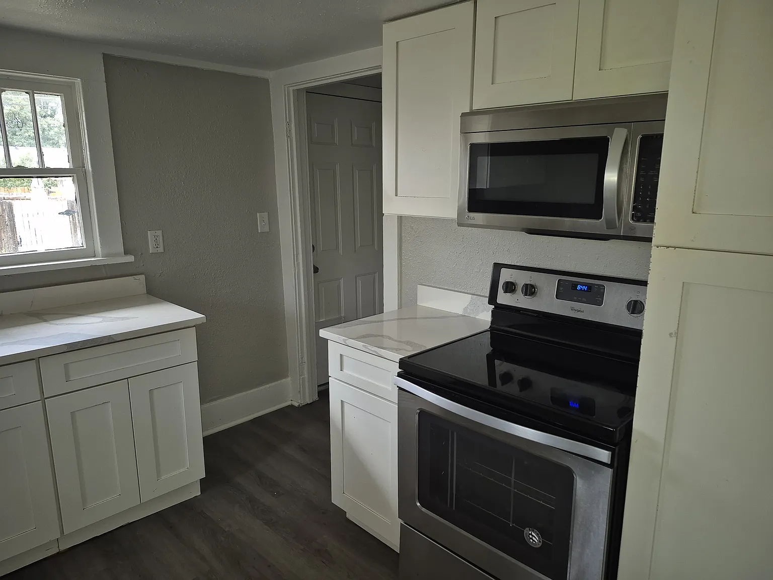 4 bed, 2200 sqft, $2,495 — Photo 4