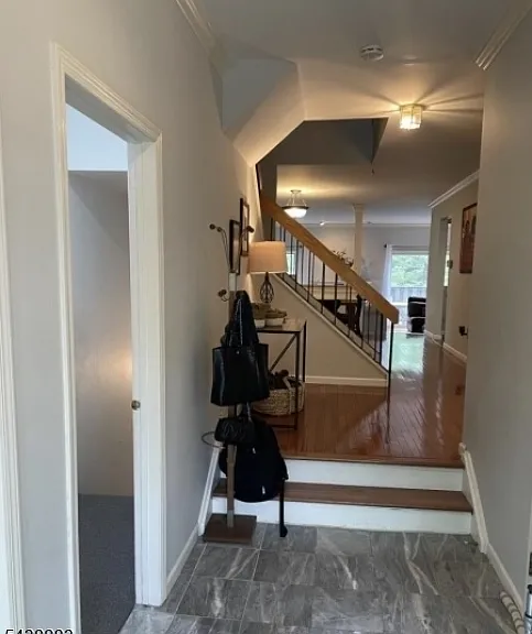 124 Hempstead Ct — Photo 2