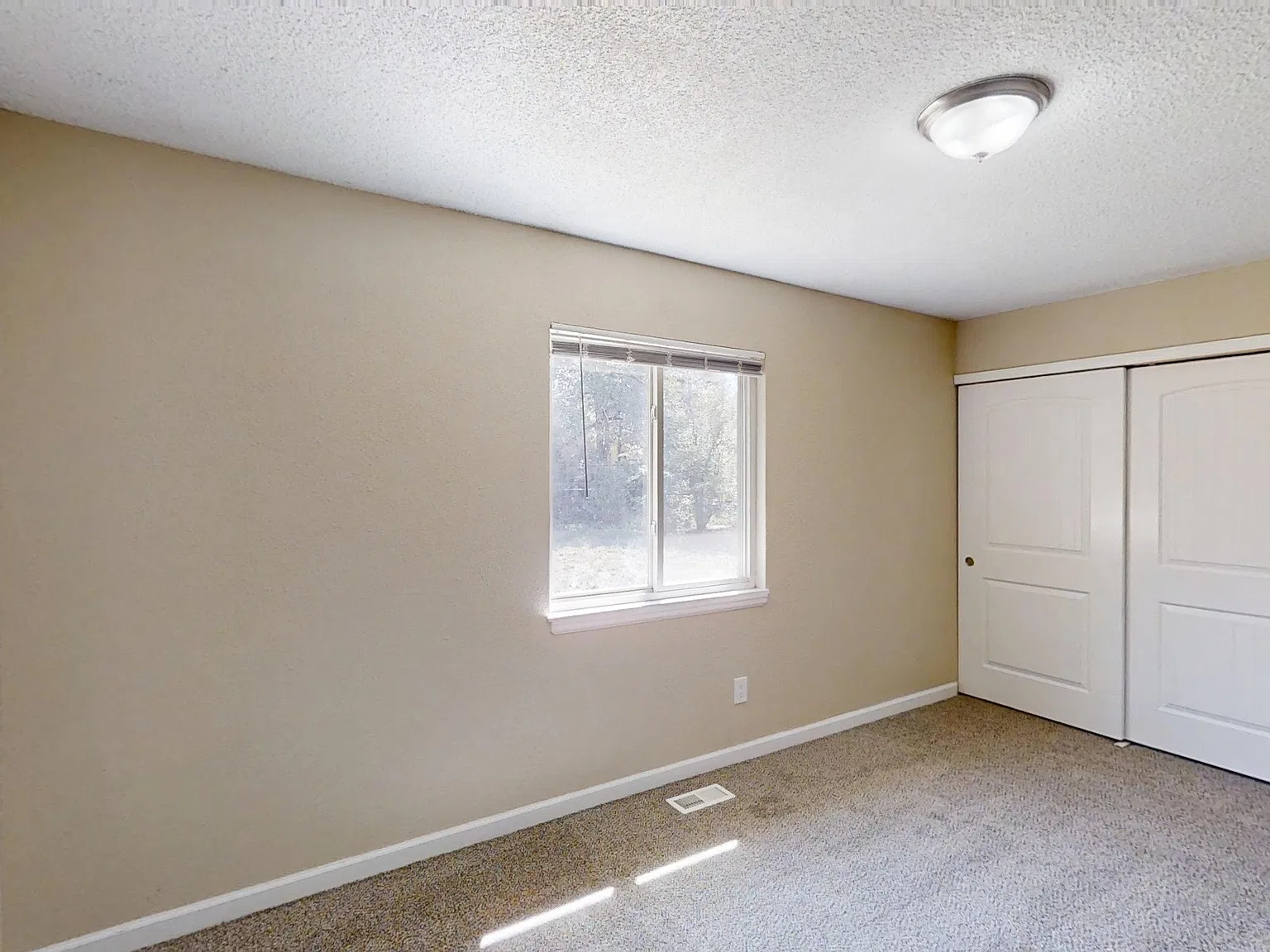 3 bed, 1248 sqft, $1,900 — Photo 3