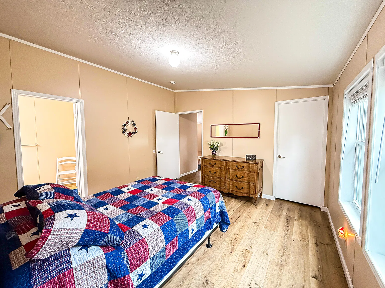 3 bed, 1400 sqft, $1,400 — Photo 2
