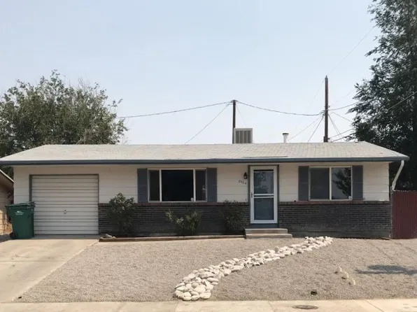 2504 Edgecliff Dr, Farmington, NM 87402