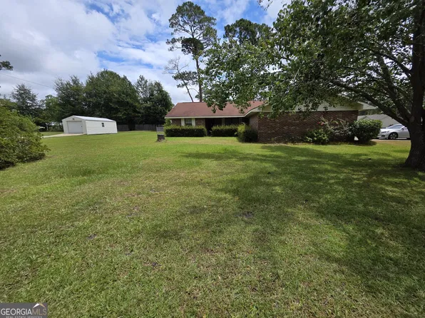 227 Colonial Dr, Baxley, GA 31513