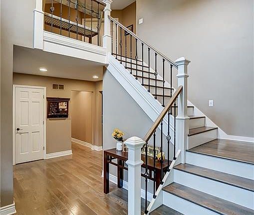 2nd image of 2241 Heatherwood Dr