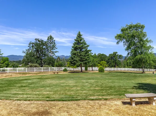 560 Potts Way, Grants Pass, OR 97526