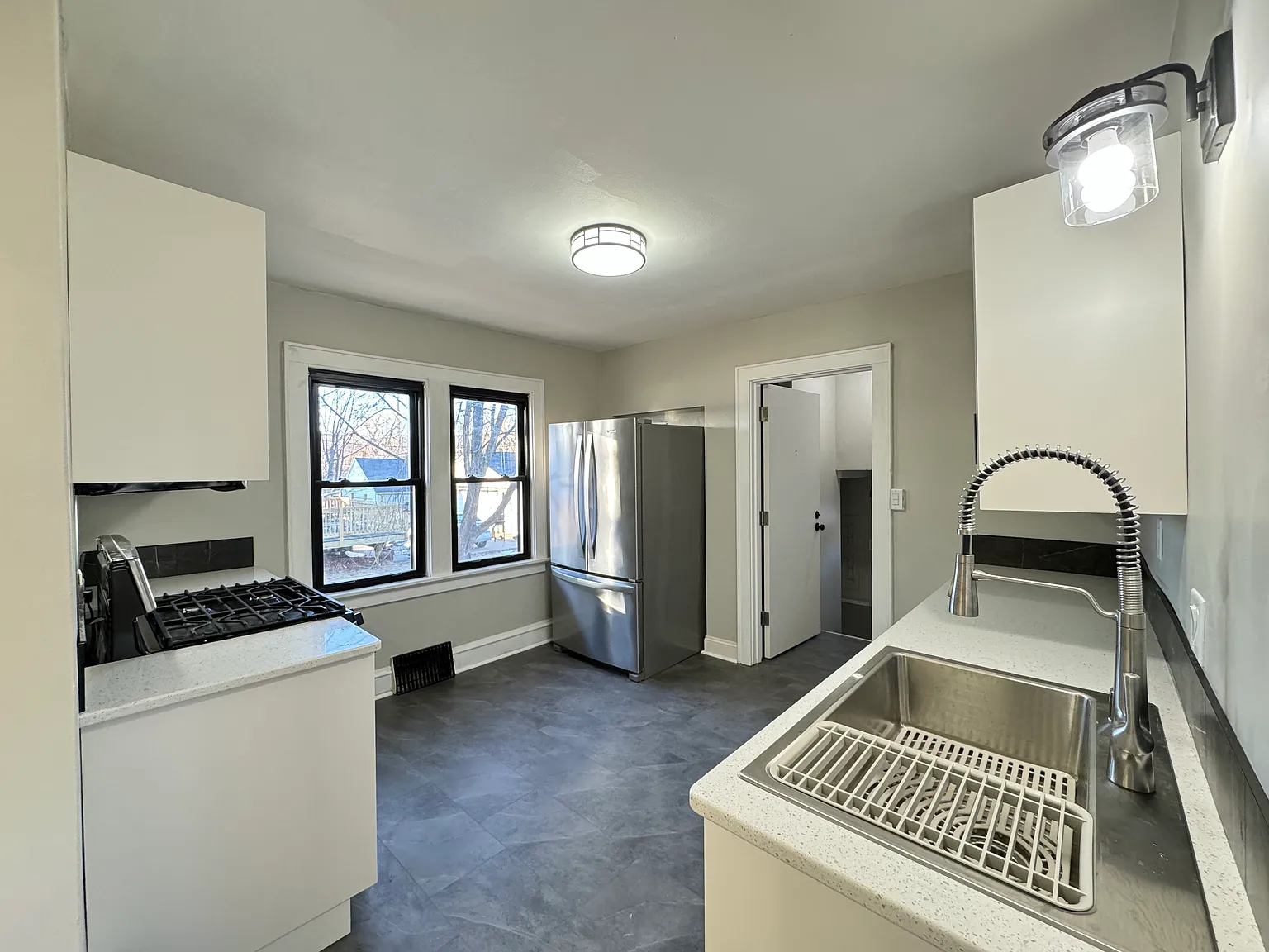 2 bed, 1000 sqft, $1,725 — Photo 4