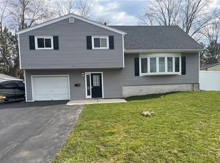 9 Mango Ln, Liverpool, NY 13090