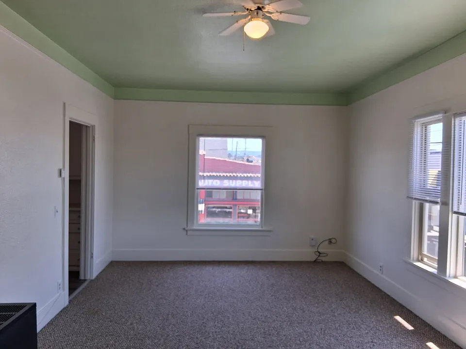 435 Henderson St #3