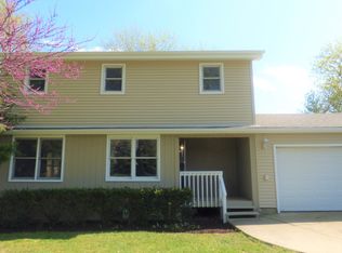 1016 E Bonner Rd, Wauconda, IL 60084