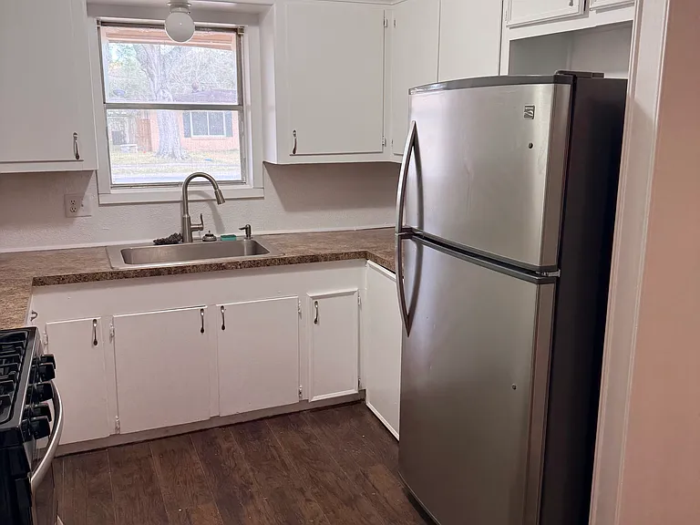 918 Roberts St — Photo 31