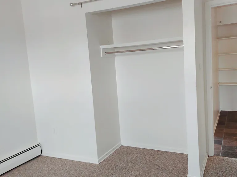 310 Clarence Ave S — Photo 11
