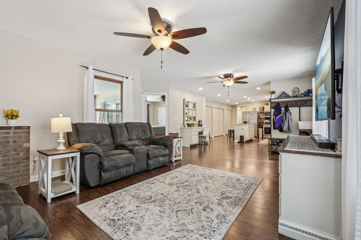 next background image