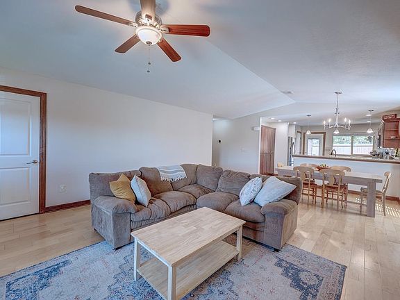 5th image of 2210 Cottonwood Ln